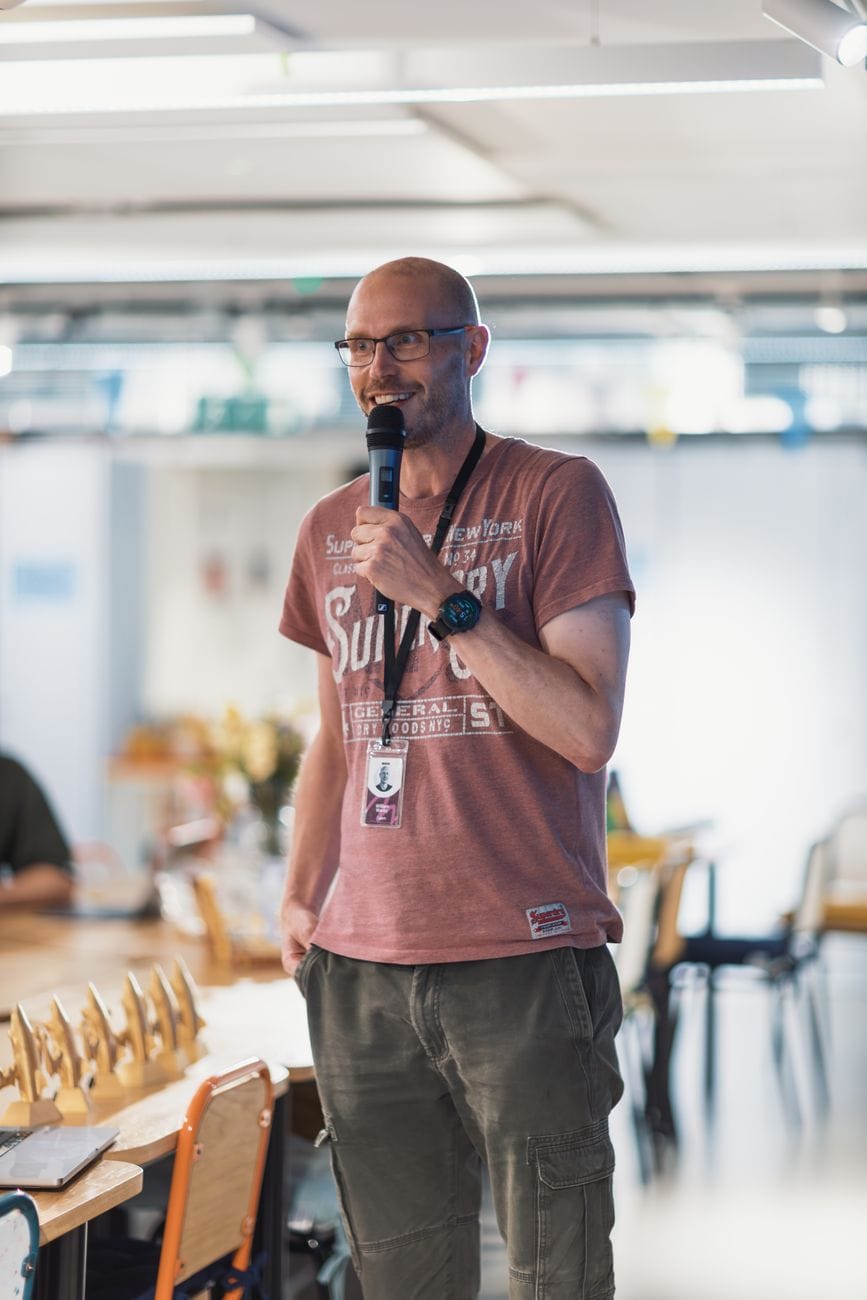 Article image by Matheus Bertelli