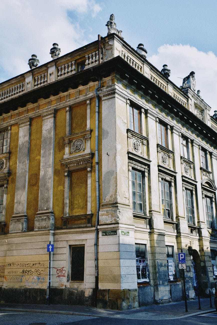 Article image by Aibek Skakov