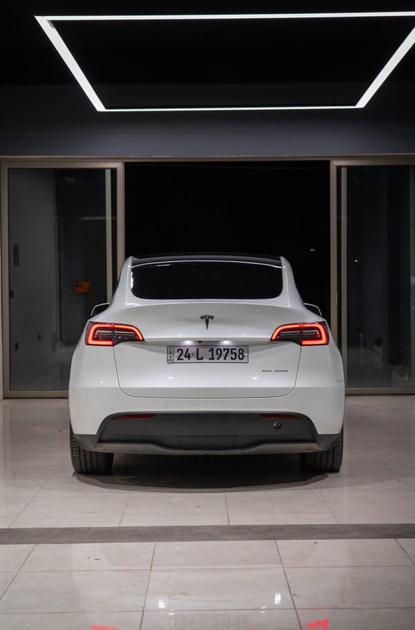 Tesla Model Y L Launch Series Hits U.S. Market: 325 Miles, 4.4 Seconds, and a Surprise for Families