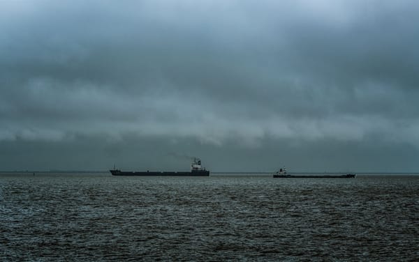 Oil Breaches $100: What Trump’s ‘Massive Attack’ Warning Means for Your Wallet and Global Markets