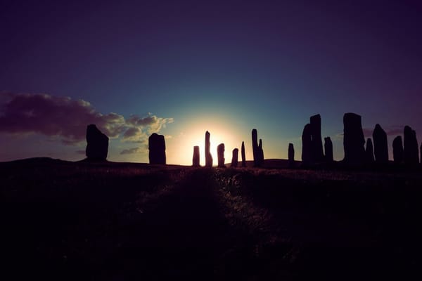 Callanish Stones: How Earth's Orbit Creates a Figure-Eight Sky Over Ancient Scotland