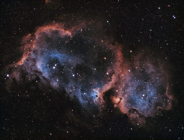 Mengapa Astronom Terpesona oleh Bentuk Kosmik Nebula Jerapah