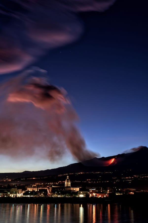 Harvest Moon Meets Etna: Why This October 2026 Sky Was Unforgettable